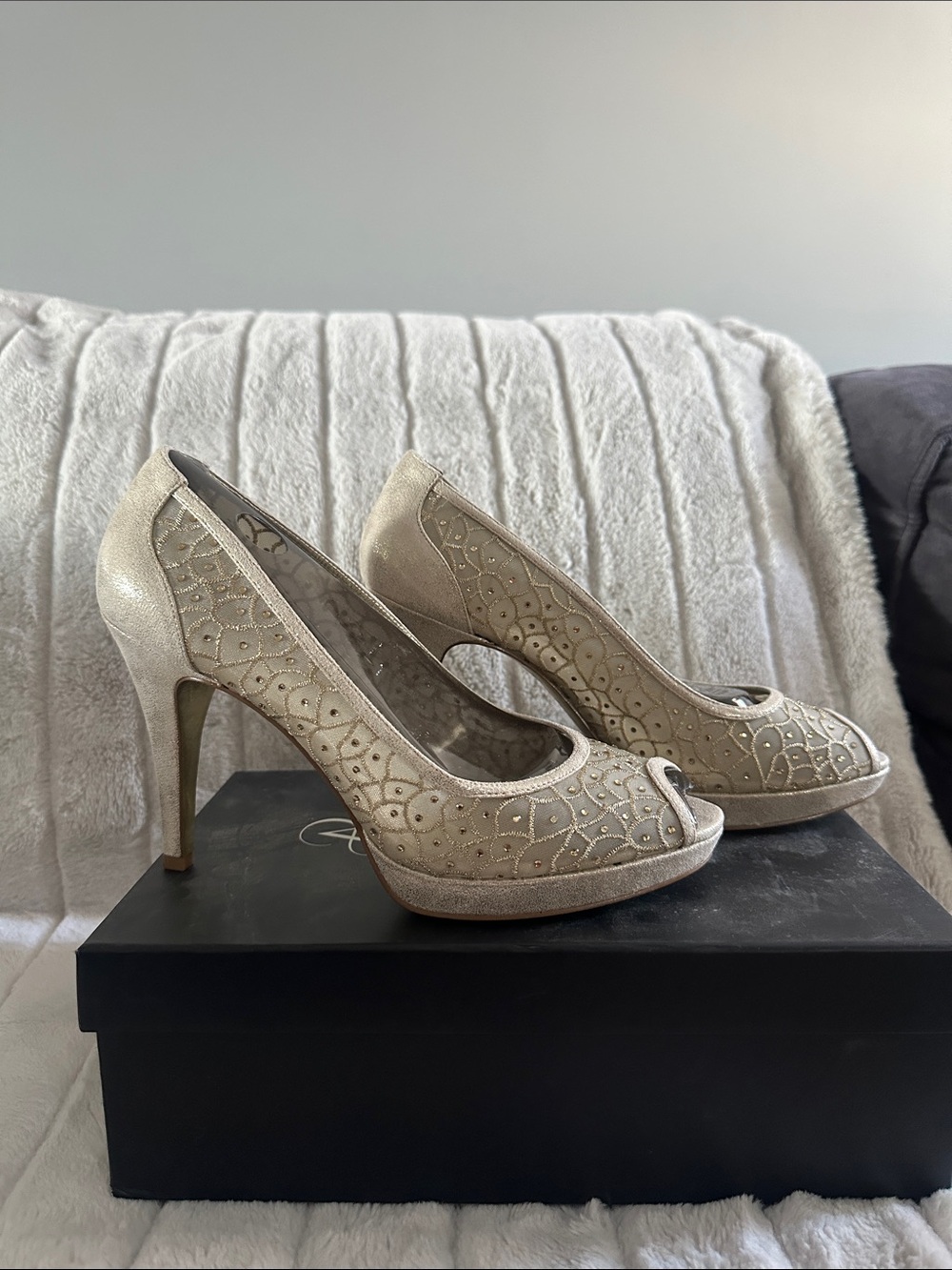 Adrianna Papell Women's Glitter Champagne Peep-Toe Platform Heels